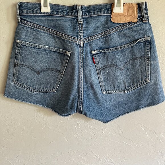 Levi Raw Hem Side Slit Denim Shorts - Picture 4 of 5